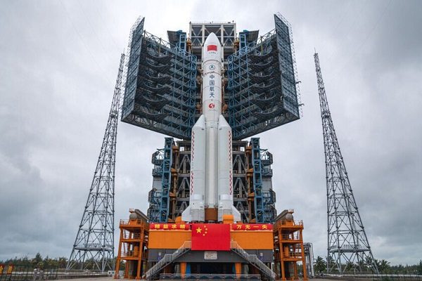 Cohete espacial regresa a la Tierra fuera de control; restos podrían causar daños