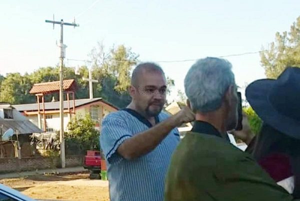 Hijo de Mireles agrede a Estephania Valdés en defensa de su padre #VIDEO