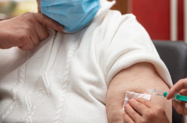 Médicos privados se amparan para ser vacunados contra el Covid-19