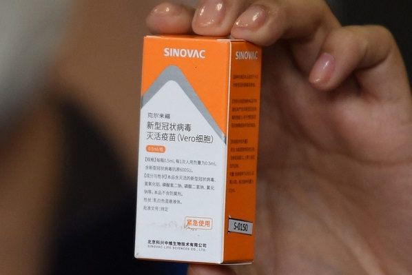 Llega nuevo lote de un millón de vacunas de Sinovac
