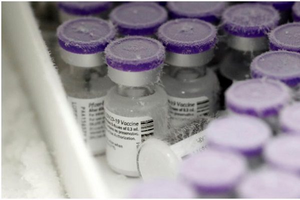 Hinchazón facial sería efecto secundario de vacuna de Pfizer: EMA