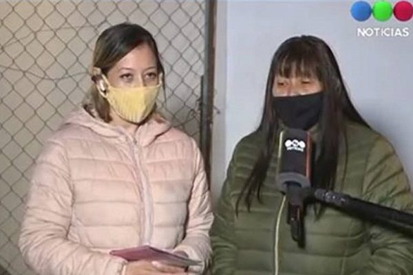 Mujer denuncia haber recibido dos vacunas antiCovid distintas por error