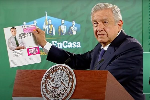 Por tercer día al hilo, AMLO acusa a de la Garza por tarjeta de apoyos