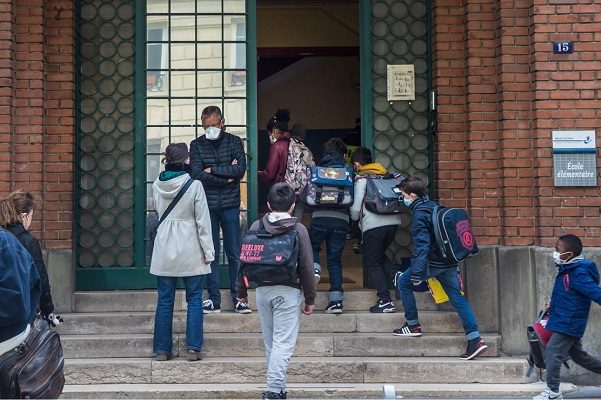 Oficialmente, Francia prohíbe el lenguaje inclusivo en los colegios