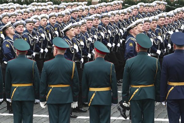 En el Día de la Victoria, Putin alerta que el nacismo persiste