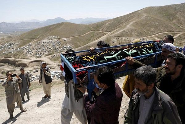 Suman 85 muertos tras atentado contra escuela femenina en Afganistán