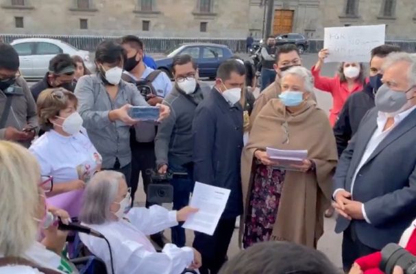 Con concierto al interior, madres de desaparecidos protestan afuera de Palacio Nacional