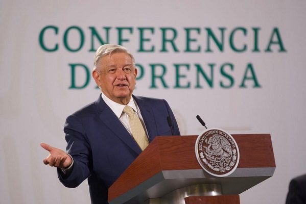 "Defiende a grupos de intereses creados", dice AMLO sobre juez Gómez Fierro