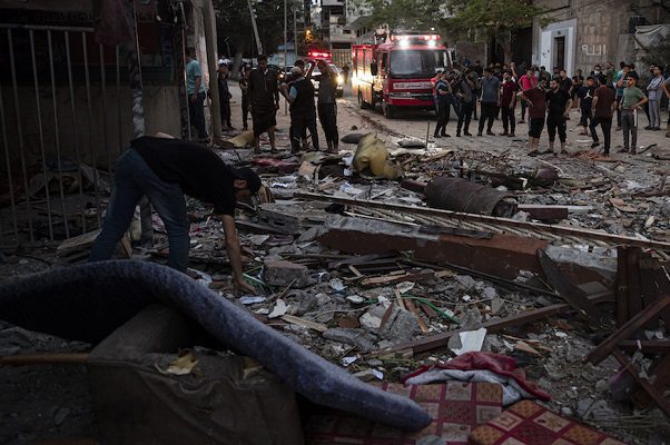 Suman 24 muertos tras bombardeos en Gaza #VIDEOS
