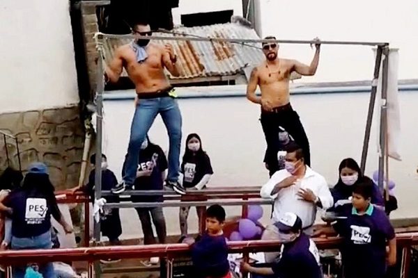 Candidato en Morelos festejó a mamás con strippers #VIDEO