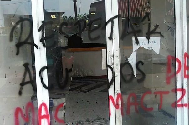 Reportan enfrentamientos entre policías y normalistas, en Tuxtla #VIDEOS