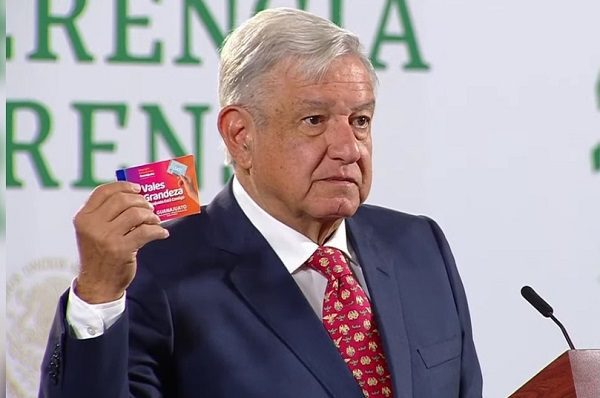 Consejeros del INE consideraron ilegal entrega de tarjetas en 2017: AMLO