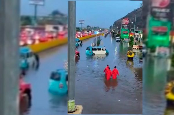 Tras lluvias, amanece inundada la autopista México-Puebla #VIDEOS
