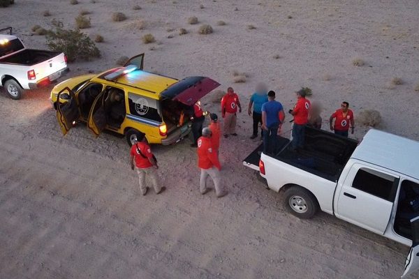Rescatan a migrante abandonado en zona desértica de BC