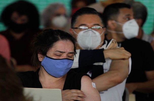 Esta semana inicia vacunación a adultos de 50 a 59 años y maestros en CDMX