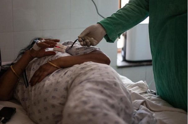 Enfermero viola a paciente con Covid-19 horas antes de morir, en India