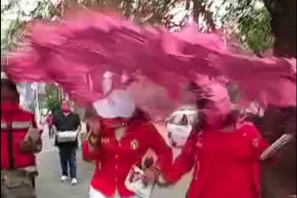 Arrojan pintura a candidata a diputada por el PRI #VIDEO