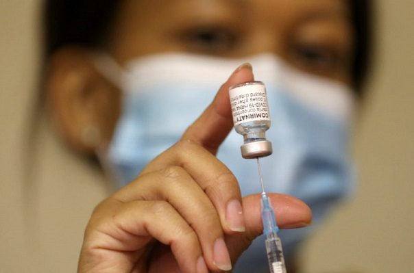 Estudio apunta eficacia de mezclar vacunas de Pfizer y AstraZeneca