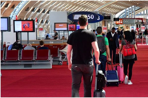 UE abre fronteras a viajeros de países con amplia vacunación