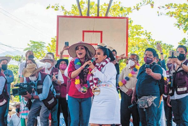 Sin propuestas concretas, los mítines de Evelyn Salgado terminan en karaoke #VIDEO