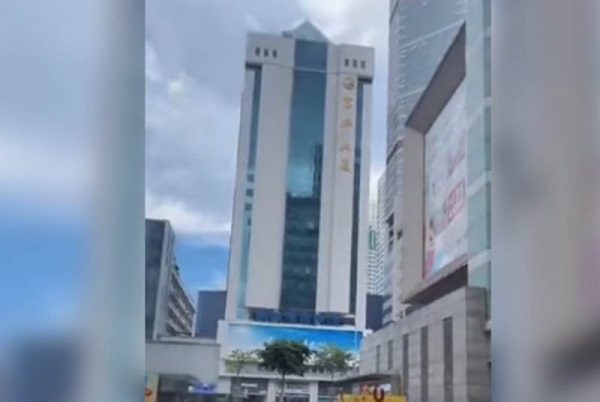 Desalojan rascacielos China luego de que se "tambaleara" #VIDEOS