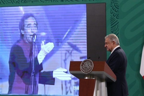 AMLO pone 'Disculpe el señor', de Joan Manuel Serrat #VIDEO