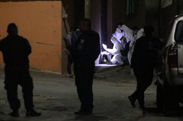Hallan nueve cuerpos baleados en pleno centro de Zitácuaro, Michoacán