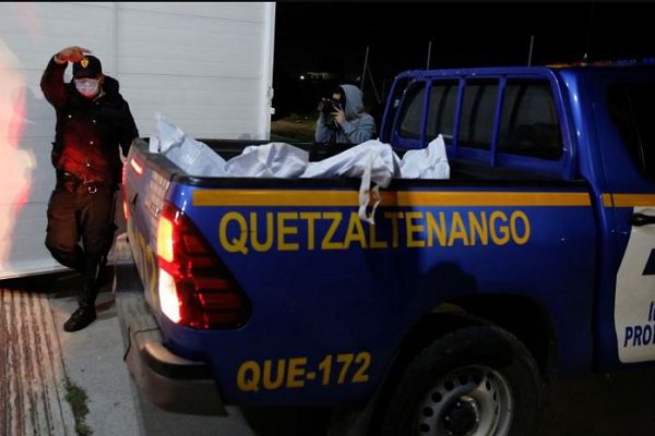 Identifican a siete reos decapitados tras motín en cárcel de Guatemala