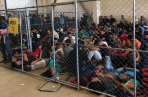 Por maltratos, EE.UU. cierra dos centros de detención de migrantes