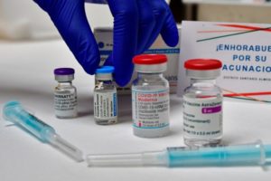OMS asegura que vacunas aprobadas son eficaces contra “todas las variantes de COVID-19”
