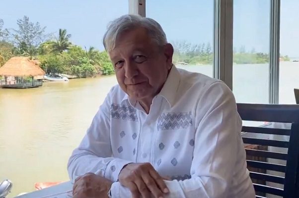"Respetando la veda electoral", AMLO supervisa obras en Veracruz