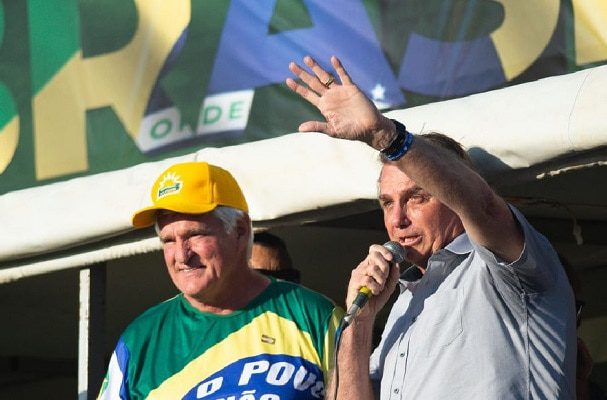 Multan a Bolsonaro por promover un mitin y no usar cubrebocas
