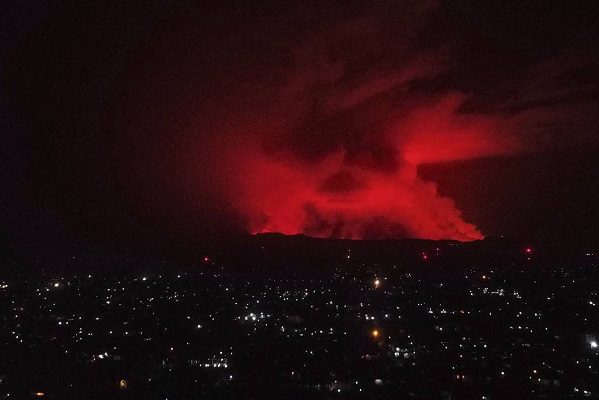 Entra en erupción volcán Nyiragongo, ubicado en el Congo #VIDEOS