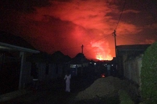 Suman 20 muertos por erupción volcánica en el Congo #VIDEOS