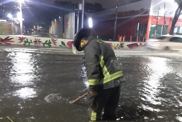 CDMX amanece con inundaciones tras lluvia en la madrugada #VIDEOS