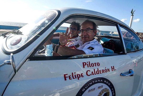 Felipe Calderón participa en el Rally Maya de Campeche con un Porsche