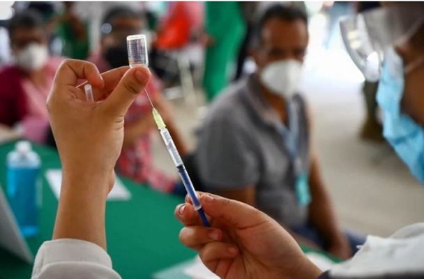Vacunación a adultos de 40-49 años comenzará en junio, anuncia AMLO