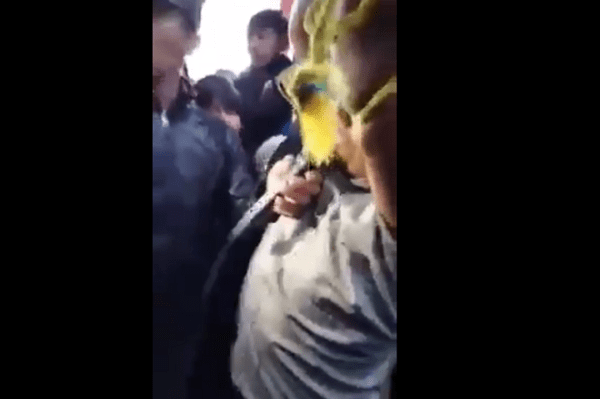 Presunto feminicida es obligado a desenterrar a su víctima, en Chiapas #VIDEOS