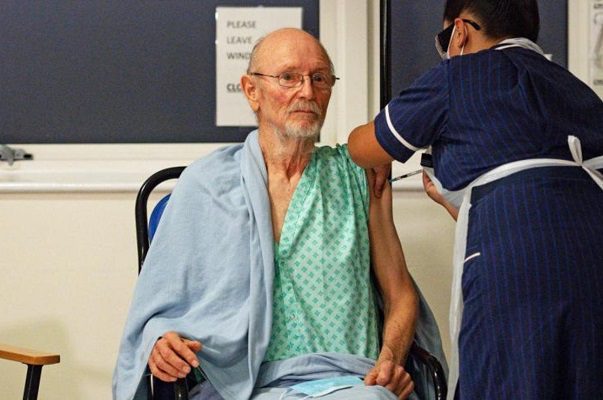 Muere William Shakespeare, primer hombre en recibir vacuna antiCovid en Inglaterra