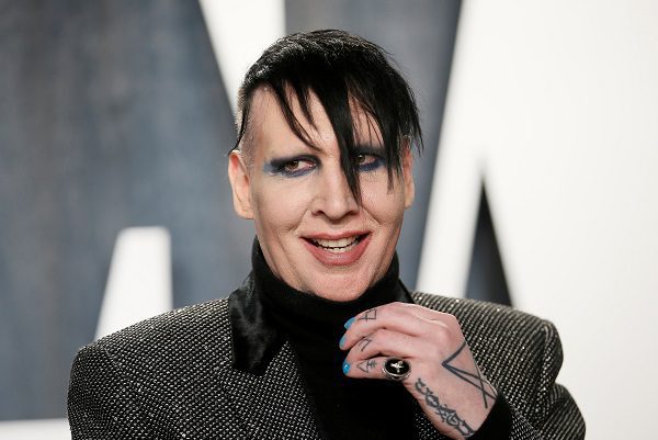 Giran orden de arresto contra Marilyn Manson por agresión