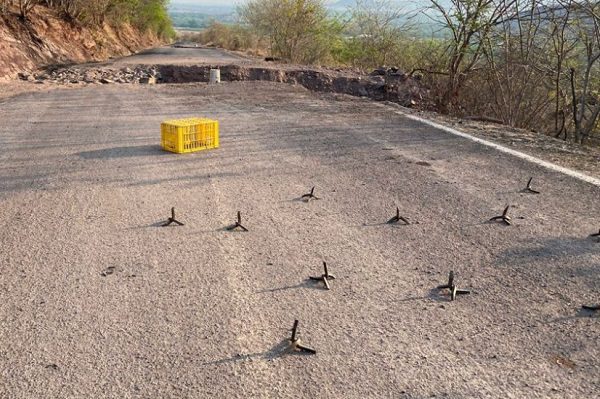 Crimen organizado bloquea carretera en Aguililla, Michoacán