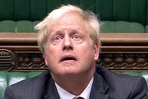 Exasistente denuncia gestión de Boris Johnson durante la pandemia