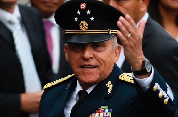 Juez admite amparo que busca reabrir caso de Salvador Cienfuegos Zepeda
