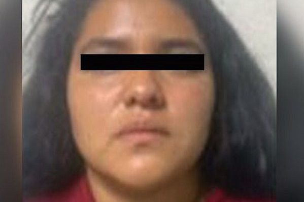 Detienen en Edomex a mujer que arrastraba cadáver dentro de un costal