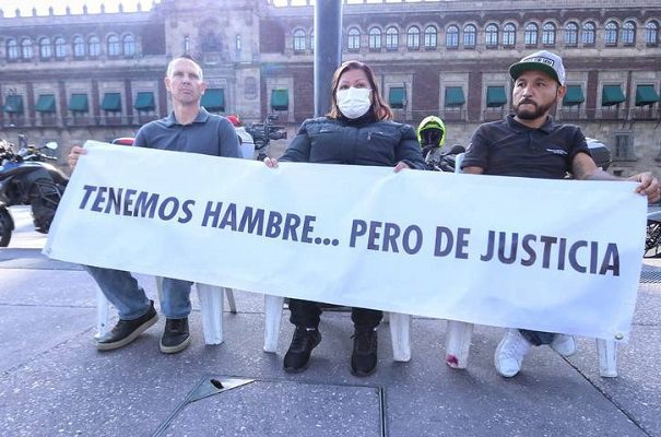 'El Mijis' hace huelga de hambre frente a Palacio Nacional