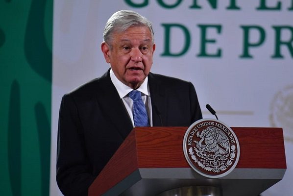 AMLO instruye a Delfina Gómez a emitir lineamientos para regreso a clases