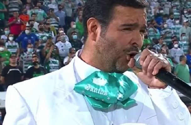 Segob abre expediente contra Pablo Montero tras alterar la letra del Himno Nacional