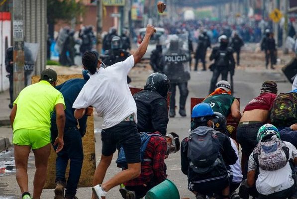 Reportan al menos 13 muertes tras protestas en Colombia #VIDEOS