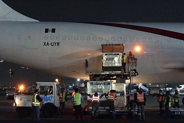 Arriban más de 2 millones de vacunas de AstraZeneca al AICM #VIDEO