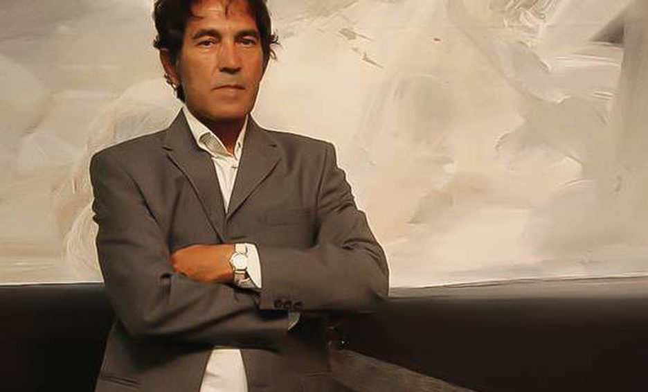 Artista vende escultura invisible por más de 360 mil pesos; causa polémica entre críticos